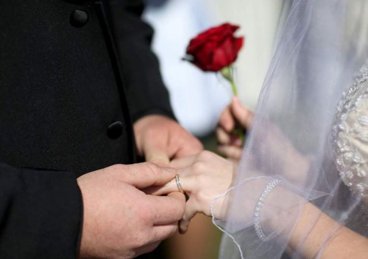 اخذ اقامت اسپانیا از طریق ازدواج